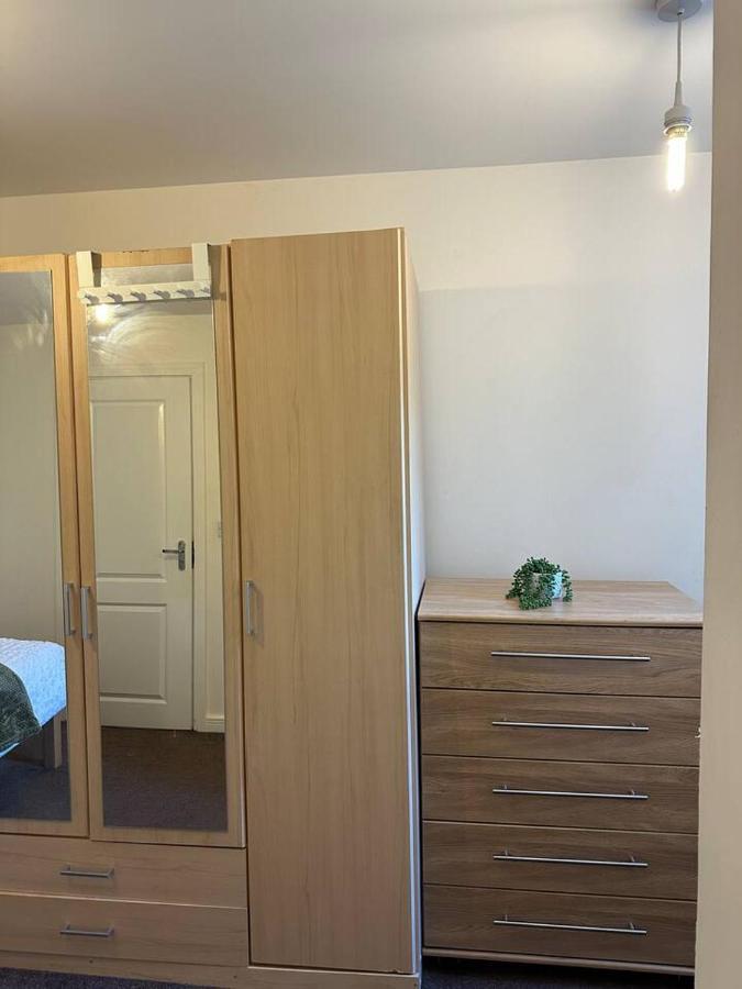 New Build 2 Bedroom With 2 Bath In Londres Exterior foto