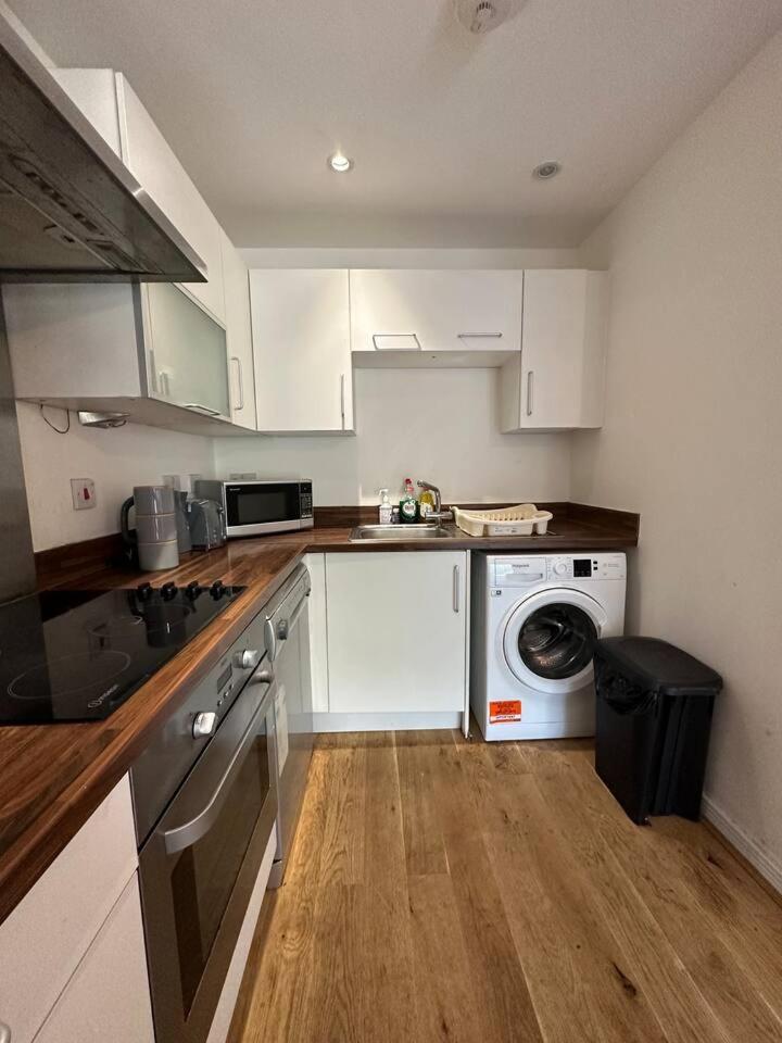 New Build 2 Bedroom With 2 Bath In Londres Exterior foto