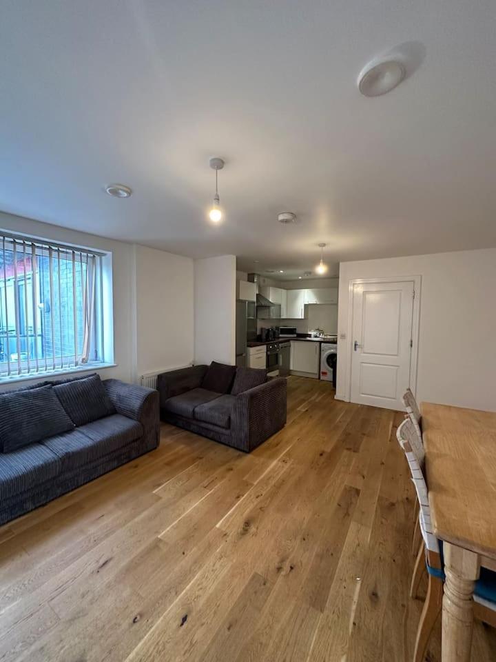 New Build 2 Bedroom With 2 Bath In Londres Exterior foto
