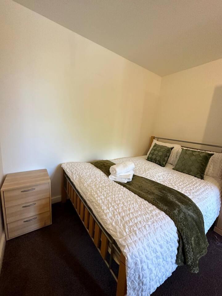 New Build 2 Bedroom With 2 Bath In Londres Exterior foto