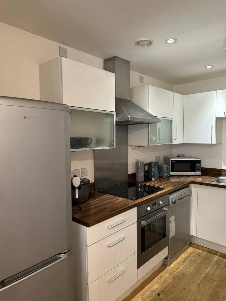 New Build 2 Bedroom With 2 Bath In Londres Exterior foto