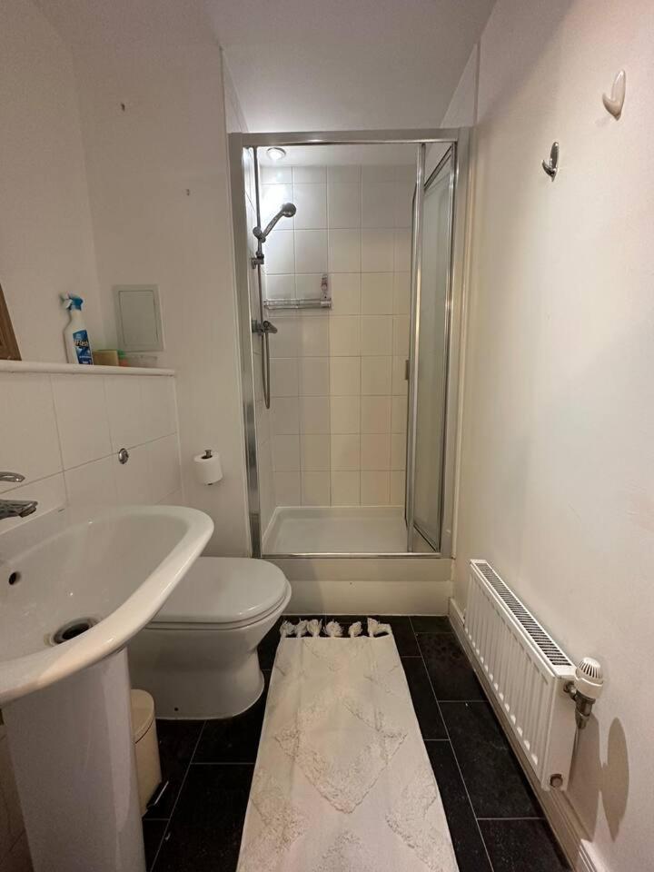 New Build 2 Bedroom With 2 Bath In Londres Exterior foto
